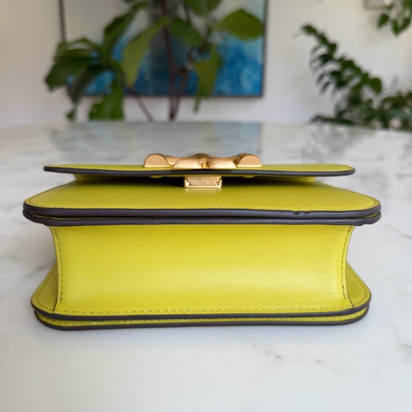 Tory Burch Eleanor Small Convertible Shoulder Bag in Island Chartreuse Leather - Picture 9 of 16